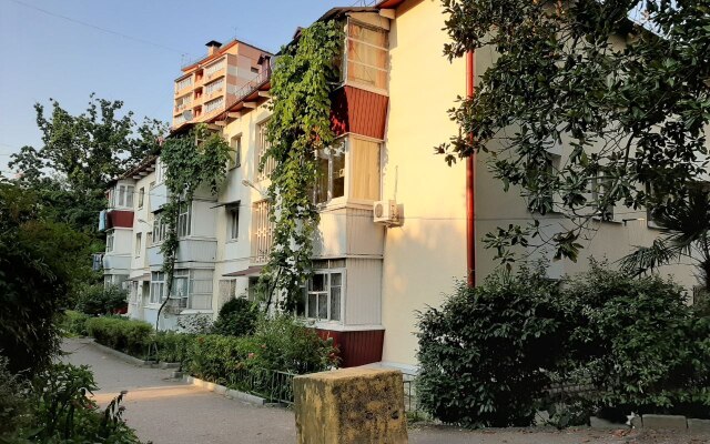S lichnoi terrasoi ryadom s zhd vokzalom Apartments