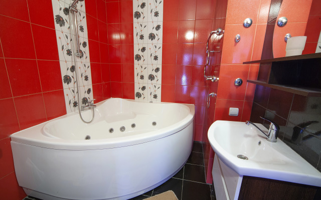 Апартаменты с джакузи и отдельной спальней