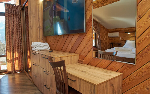 Kedr 750, 6 spalen, 15 gostej s Bassejnom i Banej Chalet