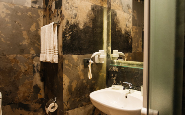 Shirvanshah Hotel