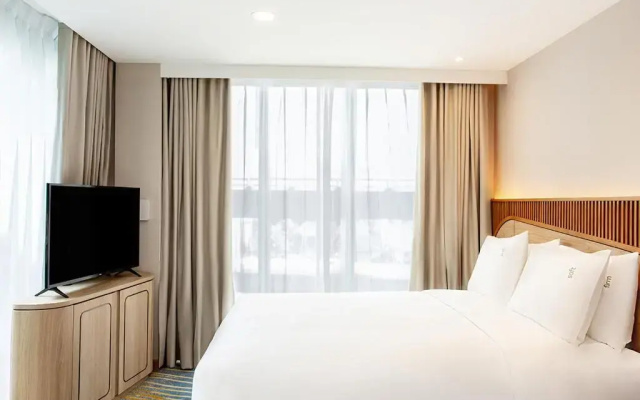 Holiday Inn Express and Suites Bangkok Central Pier by IHG
