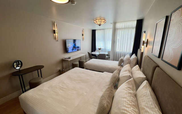Weingart Suites Hotel