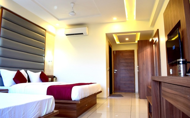 Royal Square by Sky Stays Hotel