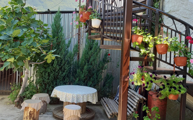 Mari Guest house