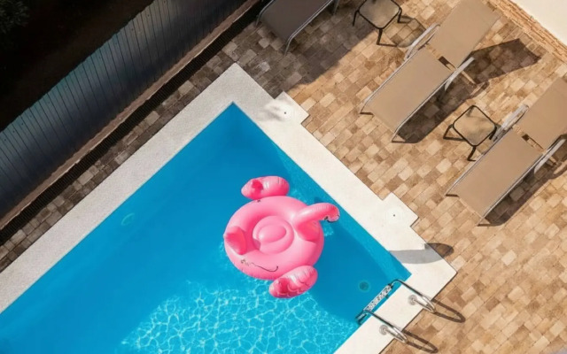 Отель Менуа