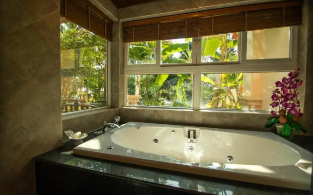 Курортный отель Avalon Beach Resort