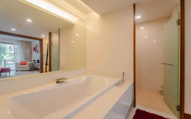 Elegant Beachfront 3Br Condo at Pearl of Naithon Apartments