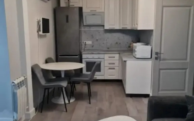 Trekhkomnatnaya Hudyakova 7 Flat