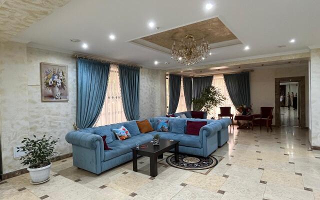 Hotel Luxurious
