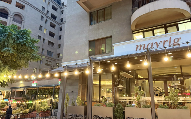 Апартаменты с 2 спальнями рядом с площадью от Sweet Home