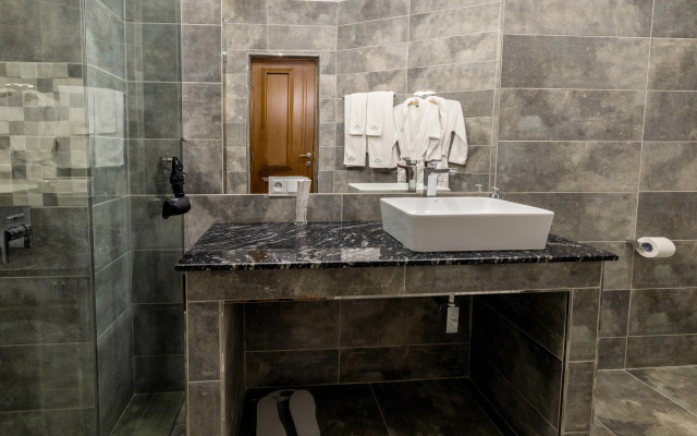 Ararat Hotel