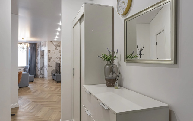 Pervy Posutochny Flat