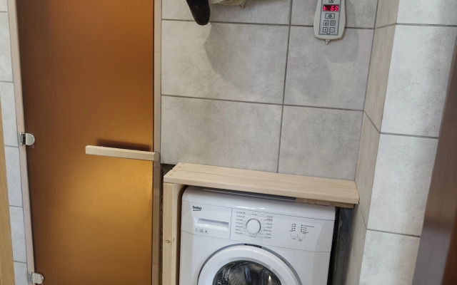 S Launzh Zonoy, Barbekyu I Baney Guest House