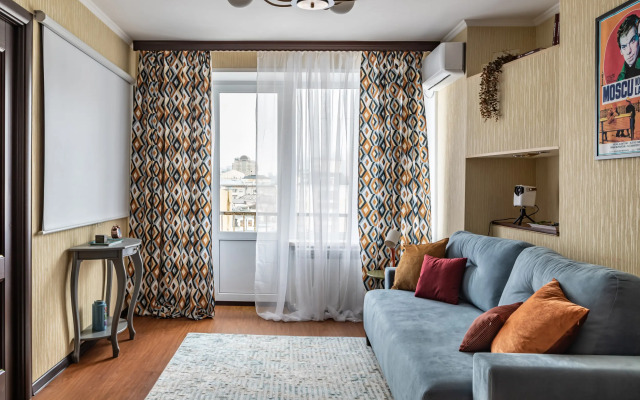 Квартира с кинопроектором пешком по Арбату до Кремля