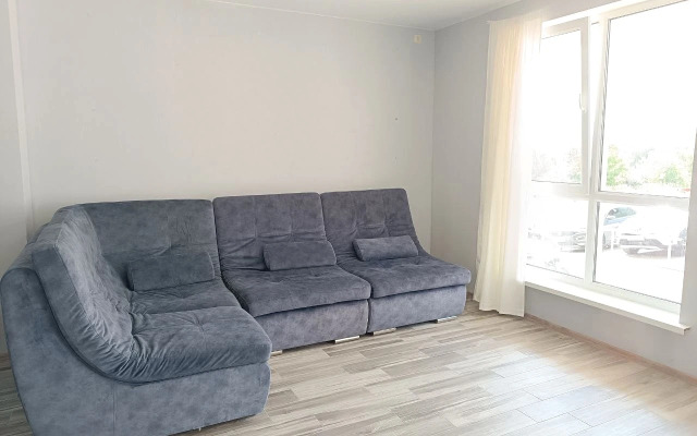 Prostornaya S Otdelnym Vkhodom Flat
