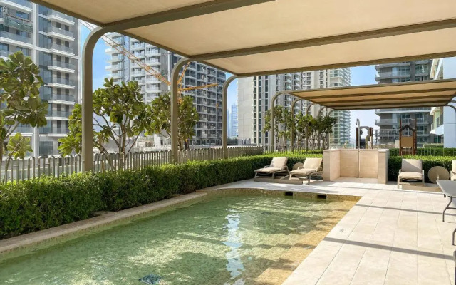 Keyrock Palm View Pool & Gym Access Apartments