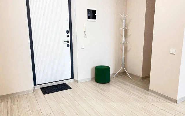 Ryadom S Naberezhnoy Flat