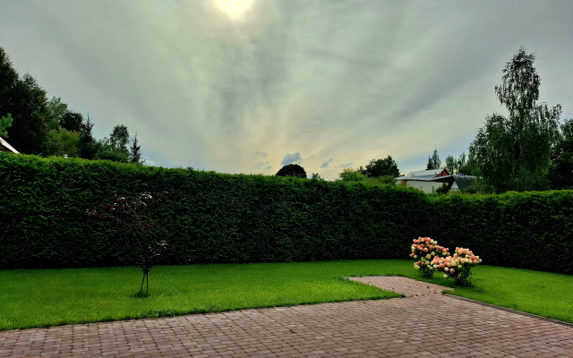 Na Lugovom 42m u reki v centre Zvenigoroda Private House