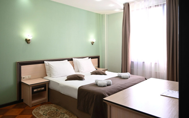 Shine House Hotel