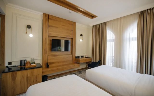 Kohinur Plaza Hotel