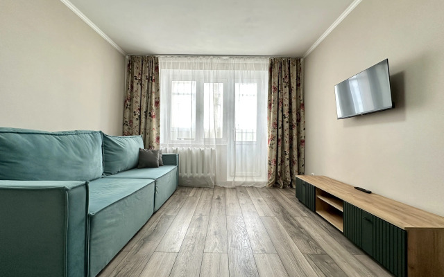Eustoma, Ryadom s TTS Kristall Apartments
