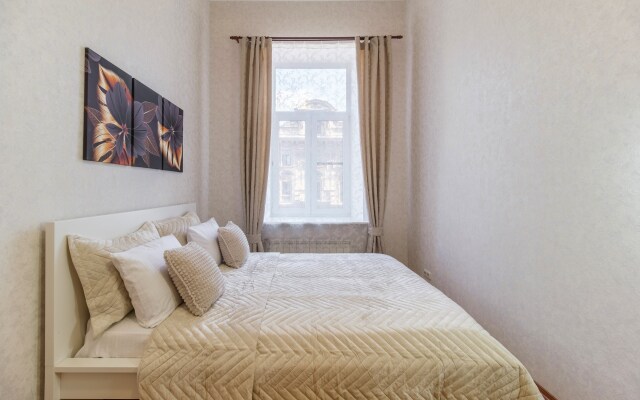 Апартаменты Видовые у Казанского собора 2 спальни 2 сан.узла 12 гостей