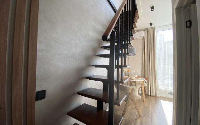 Dvukhetazhnaya Dizayn Studiya Delyuks Flat