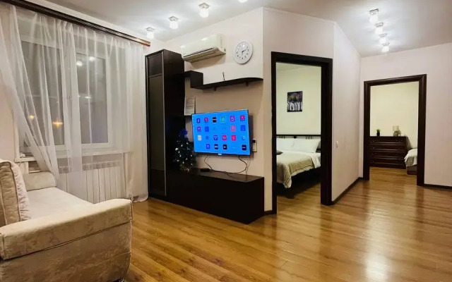 Uyutnaya 3-Kh Komnatnaya U Metro Akademicheskaya Flat