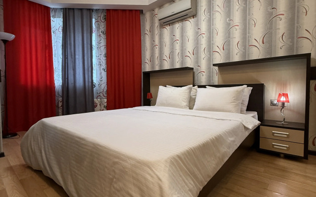 Tut Khorosho Na Surikova 53a 8 Flat