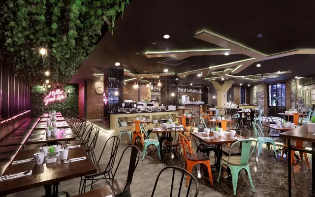 Отель Favehotel Madiun