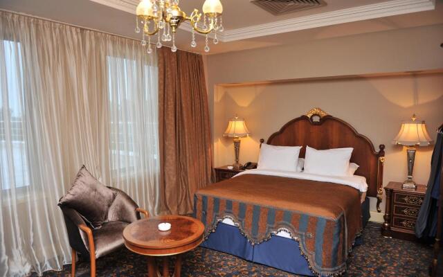 Intourist Palace Hotel