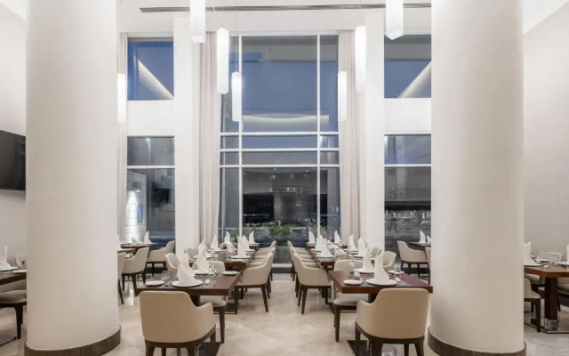 Landmark Suites Hotel