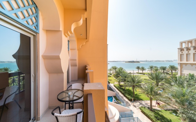 GLOBALSTAY apartments by the sea on Palm Jumeirah with a private beach