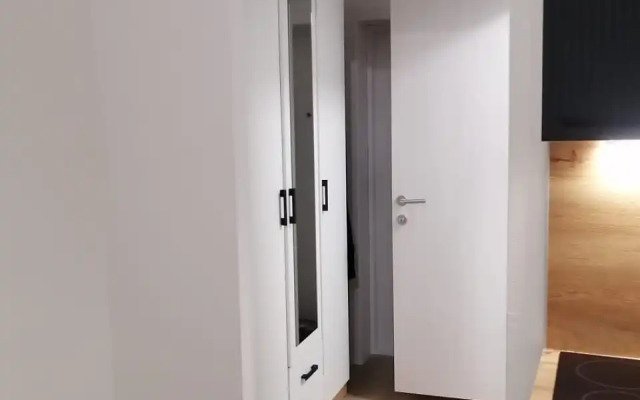 Uyutnaya Studiya Okolo Metro Bulvar Rokossovskogo Apartments
