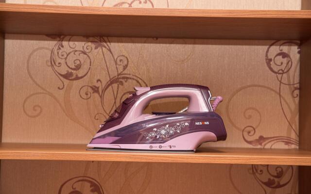 Krasavitsa V Tsentre U Zhd Vokzala Flat