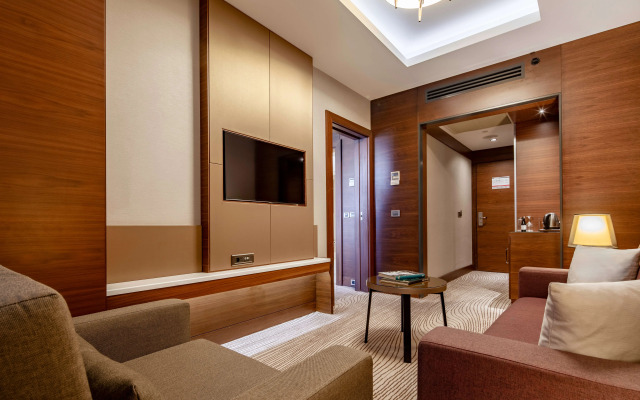 Royal Stay Palace Hotel