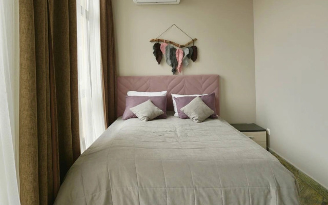 Квартира Огромная трехкомнатная квартира напротив подъемника