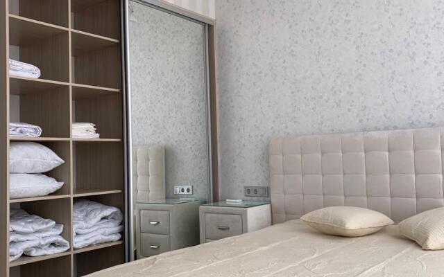 Elitnyie S Dizajnerskim Remontom Na Shkiperskoj Apartments