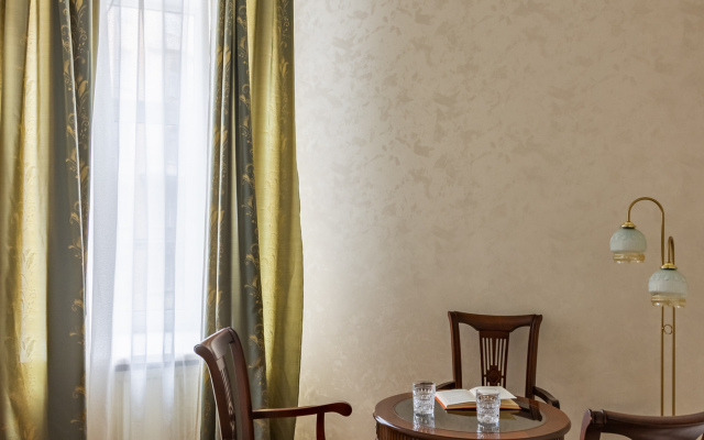 Nomera Na Ploschadi Vosstaniya Guest house