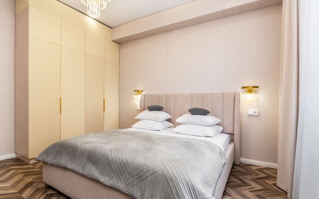 V tsentre s vidom na reky Flat