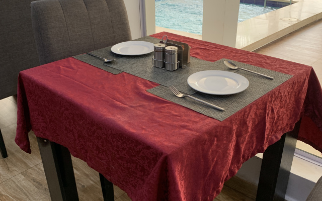 Отель Focus Holiday Inn