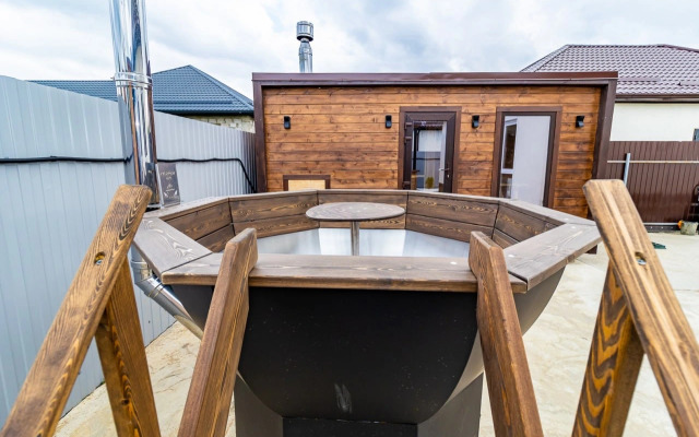 Частный дом с беседкой баней и чаном