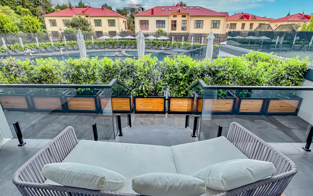 Dvukhurovnevye s basseynom Apartments