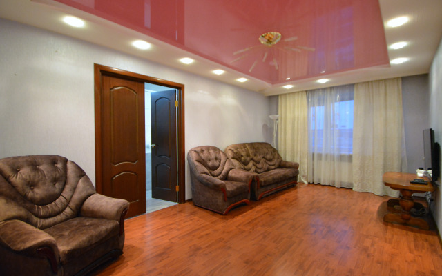 Квартира трёхкомнатная с двумя уборными лифтом и балконом