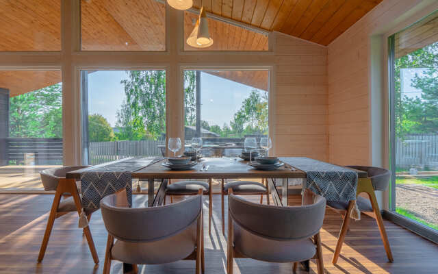 Friends & Family Guest House