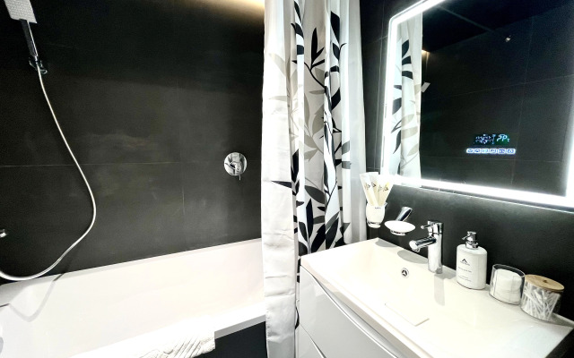 Квартира панорамная Неотель в ЖК Галерея Чижова, у Театра Оперы и Балета