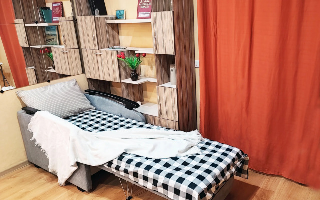 S Dzhakuzi V Tsentre Kalugi Flat