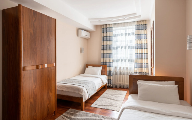 Soluxe Hotel
