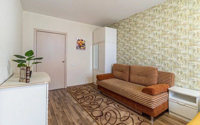 Yevrotryoshka Do 15 Gostey Flat