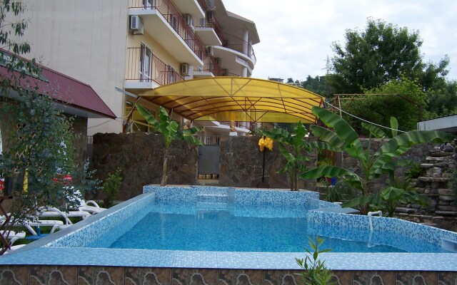 U Nikiticha Guesthouse